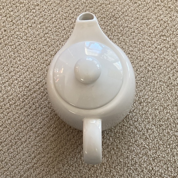 IKEA Extra Large White Ceramic Tea Pot Like New Large Spout Tea Coffee - Picture 6 of 8